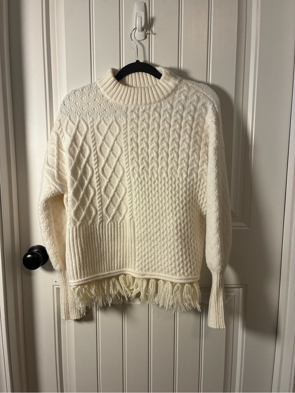 FRYE AND CO. Cream Cable-Knit Fringe Crewneck Sweater